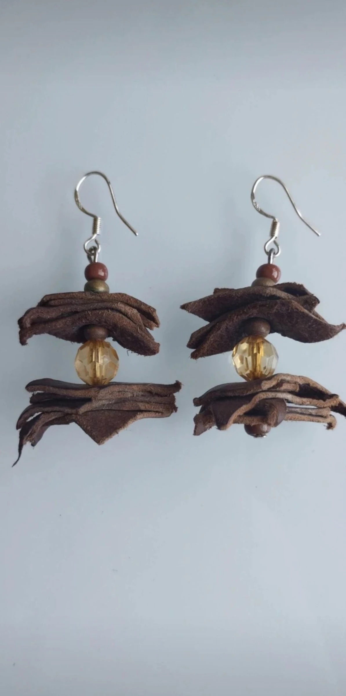 🐂🌟Lindos Pendientes Artesanales de Cuero y Resina Facetada🌟🐂